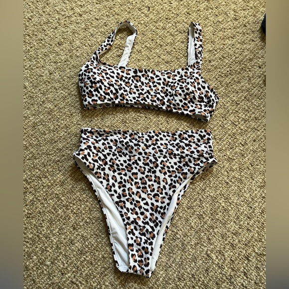 Arie bikini - Picture 1 of 3